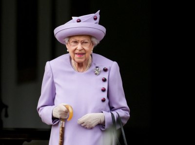 Queen Elizabeth's Doctors Are 'Concerned' for Her 'Health'
