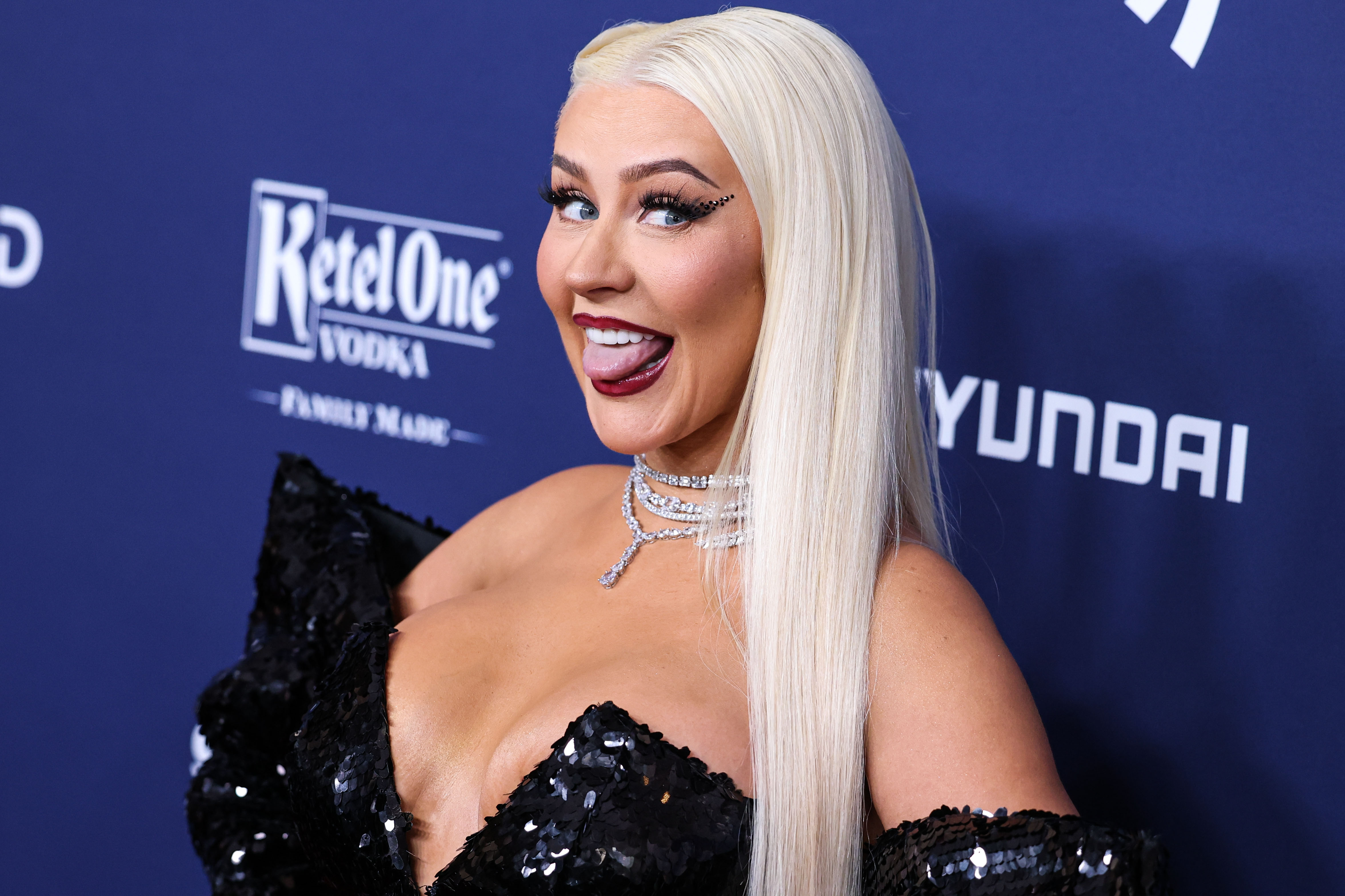 Christina Aguilera Oral Sex Advice Promotes Swallowing image photo