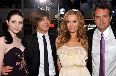 Michelle Trachtenberg, Zac Efron, Leslie Mann, and Matthew Perry at the '17 Again' premiere in 2009.