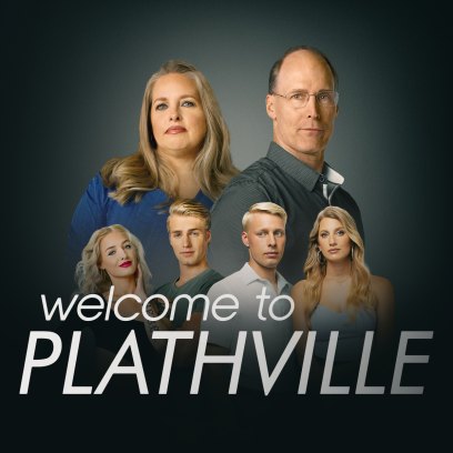 'Welcome to Plathville' title card with Barry, Kim, Moriah, Micah, Ethan and Olivia Plath