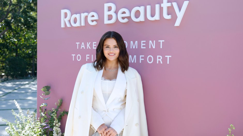 Selena wears all white at a Rare Beauty event.
