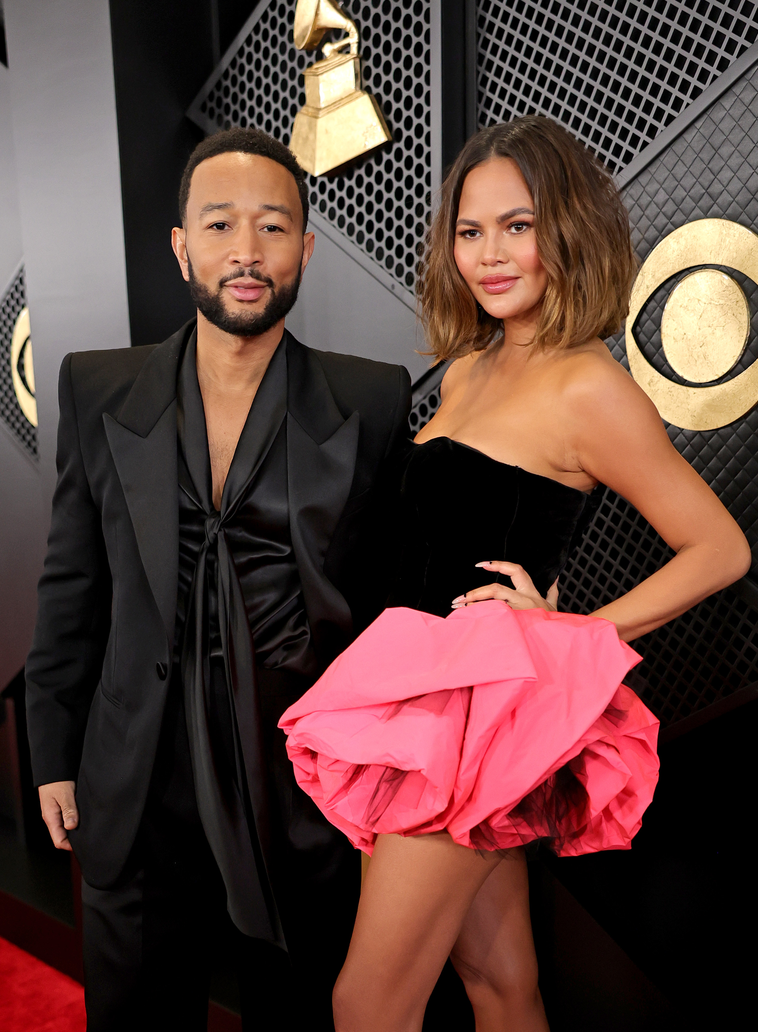 Stars mit Stil!  Fotos von Promis, die auf dem roten Teppich der Grammy Awards 2024 verblüfften