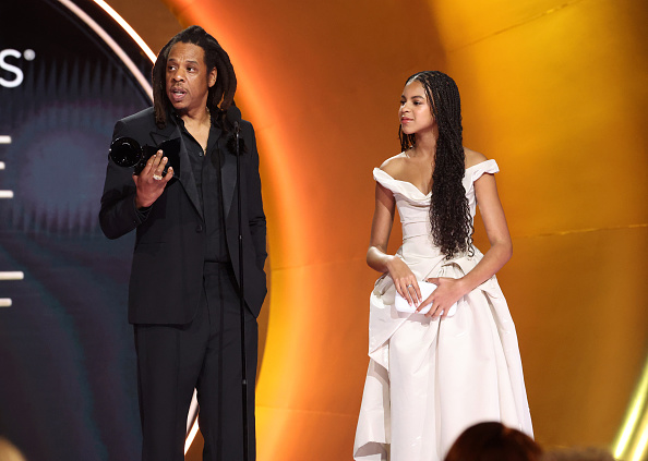 Jay-Z und Beyonce haben sich bei den Grammy Awards 2024 für das „Mature“-Kleid von Blue Ivy entschieden