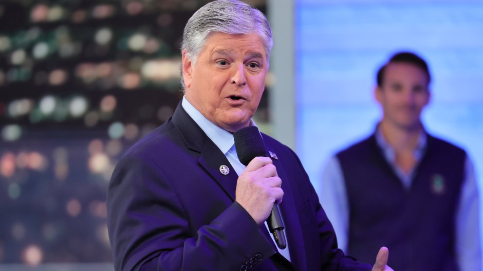 Sean Hannity ‘Overcompensating’ Aging by ‘Slathering’ Makeup