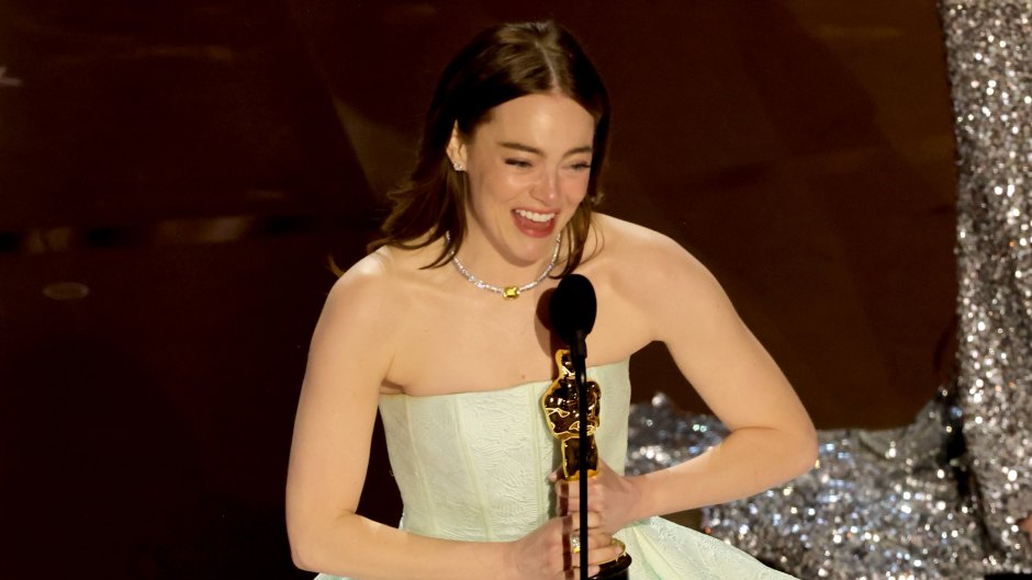 Emma Stone Had a Wardrobe Malfunction at 2024 Oscars
