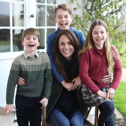 kate middleton breaks silence posts photo after surgery